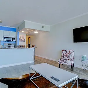 Apartment 441-waterfront, Amazing Views, Wifi, Pool And Close To Bucs Stadium, Tampa